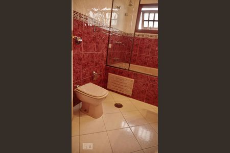 Casa à venda com 550m², 4 quartos e 7 vagasBanheiro da suíte 3