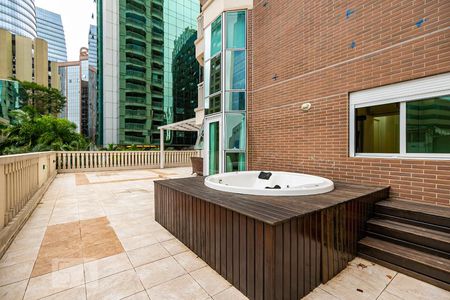 Apartamento à venda com 132m², 1 quarto e 1 vagaVaranda