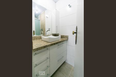 Banheiro de apartamento para alugar com 2 quartos, 47m² em Taguatinga Norte (taguatinga), Brasília