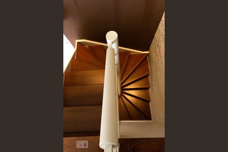 Escada de kitnet/studio para alugar com 1 quarto, 50m² em Vila Andrade, São Paulo