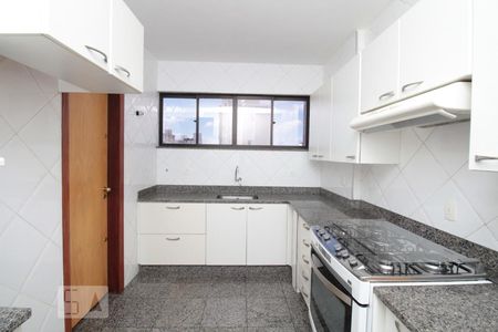 Apartamento para alugar com 130m², 3 quartos e 4 vagas