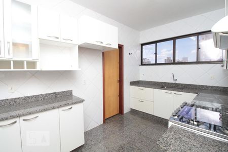 Apartamento para alugar com 130m², 3 quartos e 4 vagas