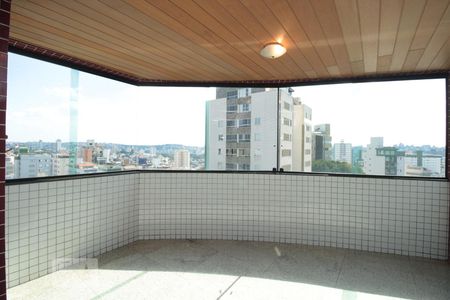 Apartamento para alugar com 130m², 3 quartos e 4 vagas