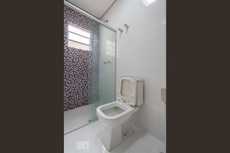 Banheiro Suíte 1 de casa para alugar com 3 quartos, 120m² em Jardim Aeroporto, São Paulo