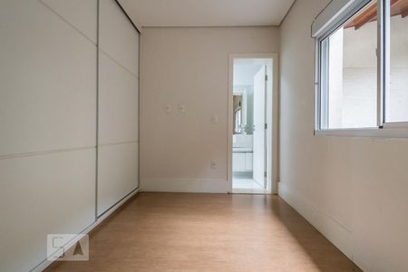 Suíte 1 de casa para alugar com 3 quartos, 120m² em Jardim Aeroporto, São Paulo