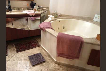 Apartamento à venda com 330m², 4 quartos e 4 vagasSuíte master + sala de banho