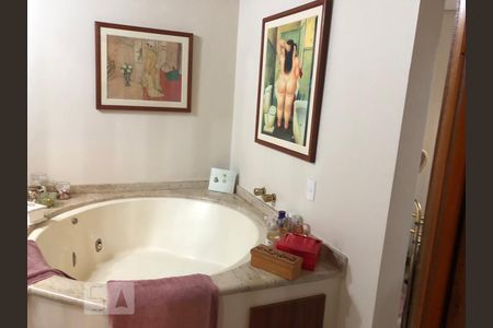 Apartamento à venda com 330m², 4 quartos e 4 vagasSuíte master + sala de banho