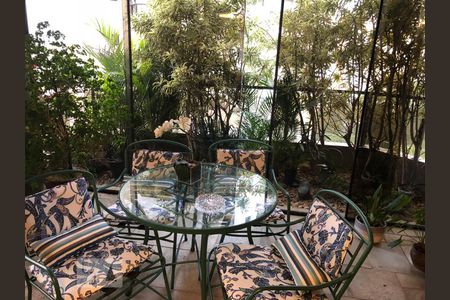 Apartamento à venda com 330m², 4 quartos e 4 vagasVaranda