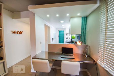 Sala de apartamento à venda com 1 quarto, 65m² em Rio Branco, Porto Alegre