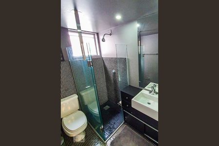 Banheiro  de apartamento à venda com 1 quarto, 65m² em Rio Branco, Porto Alegre