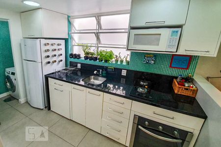Cozinha  de apartamento à venda com 1 quarto, 65m² em Rio Branco, Porto Alegre