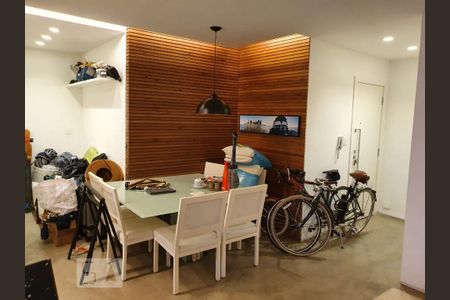 Apartamento à venda com 80m², 2 quartos e 1 vaga Apartamento à venda com 80m², 2 quartos e 1 vagaSala