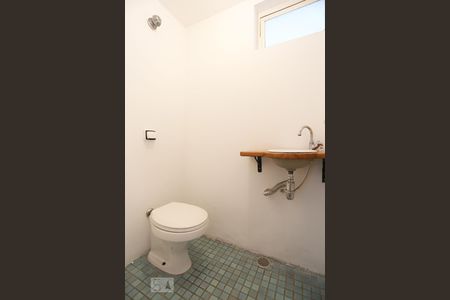 Lavabo de casa para alugar com 3 quartos, 130m² em Vila Universitária, São Paulo