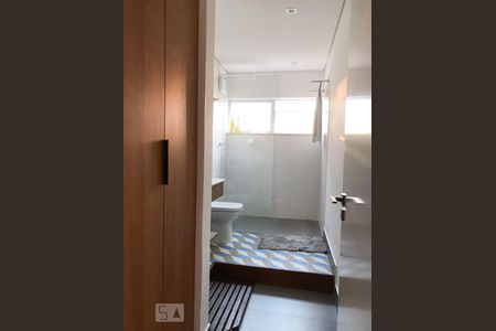 Banheiro de apartamento para alugar com 1 quarto, 45m² em Pinheiros, São Paulo