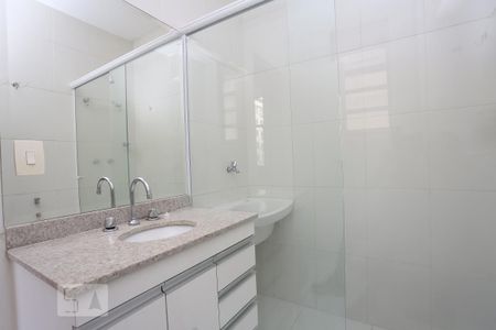 Banheiro de apartamento para alugar com 1 quarto, 46m² em Copacabana, Rio de Janeiro
