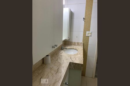 Banheiro de apartamento para alugar com 2 quartos, 63m² em Bela Vista, São Paulo