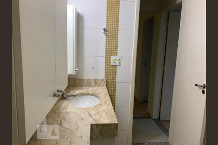 Banheiro de apartamento para alugar com 2 quartos, 63m² em Bela Vista, São Paulo