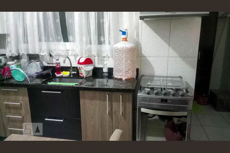 Cozinha  de apartamento à venda com 2 quartos, 40m² em Vila Eldízia, Santo André