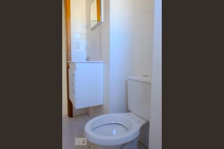Banheiro de casa para alugar com 1 quarto, 45m² em Jardim Iva, São Paulo