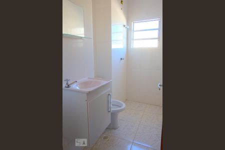 Banheiro de casa para alugar com 1 quarto, 45m² em Jardim Iva, São Paulo