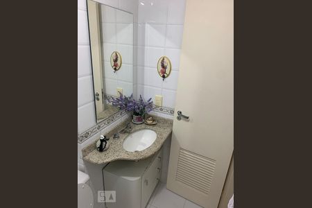 Banheiro Social de apartamento à venda com 2 quartos, 80m² em Ingá, Niterói