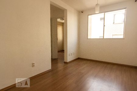 Sala de apartamento para alugar com 2 quartos, 48m² em Paraisópolis, São Paulo