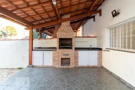 Casa à venda com 200m², 3 quartos e sem vagaQuintal