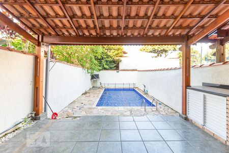 Casa à venda com 200m², 3 quartos e sem vagaQuintal