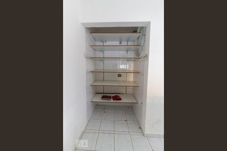 Casa à venda com 200m², 3 quartos e sem vagaEscritório