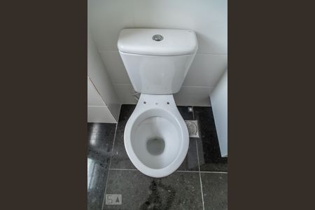 vaso banho social de apartamento para alugar com 3 quartos, 73m² em Alto Barroca, Belo Horizonte