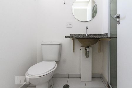 Banheiro de apartamento para alugar com 2 quartos, 49m² em Vila Antonieta, São Paulo