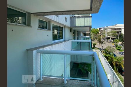 Apartamento à venda com 127m², 3 quartos e 2 vagas Apartamento à venda com 127m², 3 quartos e 2 vagasVaranda