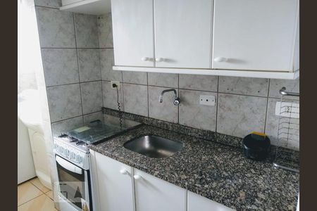 Cozinha de apartamento para alugar com 1 quarto, 45m² em Novo Mundo, Curitiba