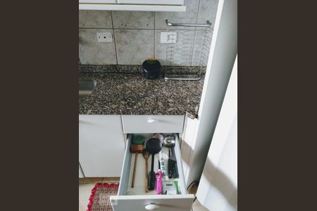 Detalhe Cozinha de apartamento para alugar com 1 quarto, 45m² em Novo Mundo, Curitiba