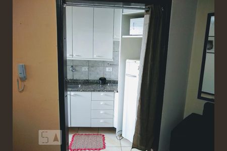 Cozinha de apartamento para alugar com 1 quarto, 45m² em Novo Mundo, Curitiba
