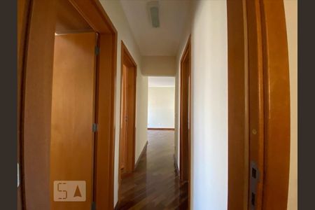 Corredor de apartamento para alugar com 3 quartos, 91m² em Vila Itapura, Campinas