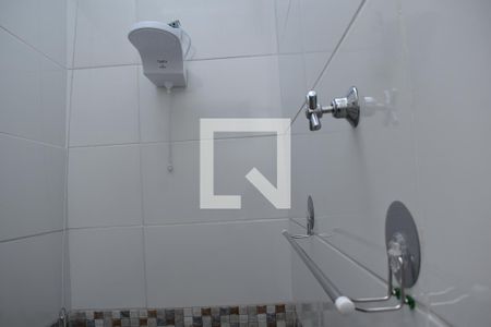 Banheiro de kitnet/studio para alugar com 1 quarto, 34m² em Fazendinha, Curitiba