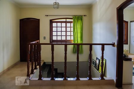 Escada de casa à venda com 4 quartos, 220m² em Vila Virginia, São Paulo