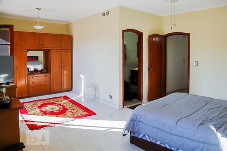 Casa à venda com 220m², 4 quartos e 5 vagasSuíte
