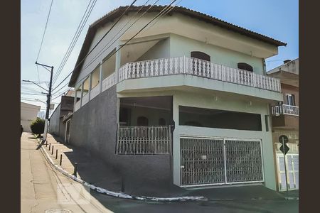Casa à venda com 220m², 4 quartos e 5 vagasFachada