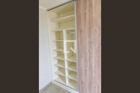 Quarto 2 de apartamento para alugar com 2 quartos, 49m² em Vila Satúrnia, Campinas