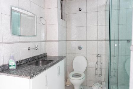 Banheiro de apartamento para alugar com 2 quartos, 60m² em Centro Cívico, Curitiba