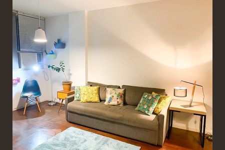 Sala de apartamento para alugar com 3 quartos, 120m² em Leme, Rio de Janeiro
