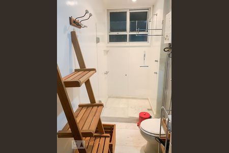 Banheiro suíte 1 de apartamento para alugar com 3 quartos, 120m² em Leme, Rio de Janeiro