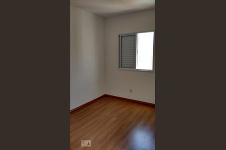 Quarto  de apartamento para alugar com 3 quartos, 75m² em Umuarama, Osasco