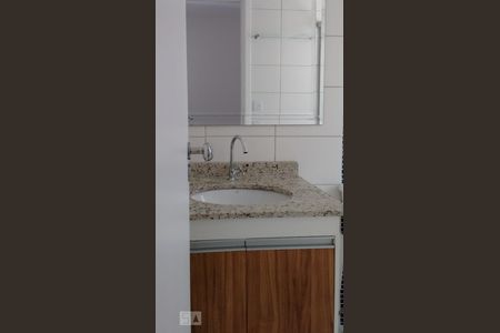 Banheiro de apartamento para alugar com 3 quartos, 75m² em Umuarama, Osasco