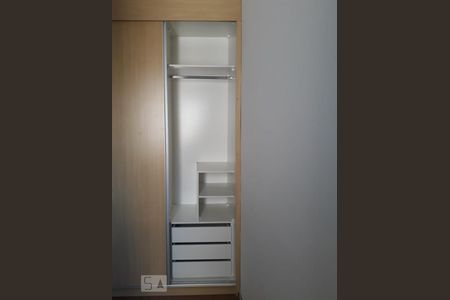 Quarto  de apartamento para alugar com 3 quartos, 75m² em Umuarama, Osasco