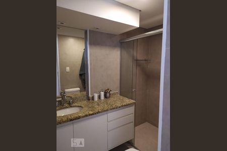 Banheiro de apartamento para alugar com 1 quarto, 50m² em Vila Madalena, São Paulo