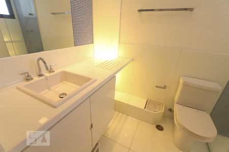 Apartamento para alugar com 360m², 4 quartos e 4 vagas Apartamento para alugar com 360m², 4 quartos e 4 vagasBanheiro da suíte 2