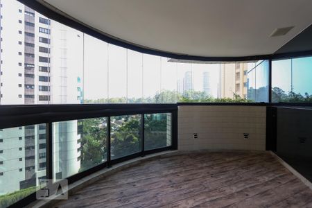 Apartamento para alugar com 360m², 4 quartos e 4 vagas Apartamento para alugar com 360m², 4 quartos e 4 vagasVaranda da sala